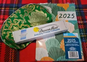 Rtp15 Dawnmist Dawn Mist Toothpaste Mint Flavor Full Size Tube Plus Make Up Bag 2025 Calendar