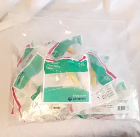 8200-8230 Freedom Coloplast Pack Lot 60 External Catheters Condom Cath Male Self Adhesive 28mm 8200