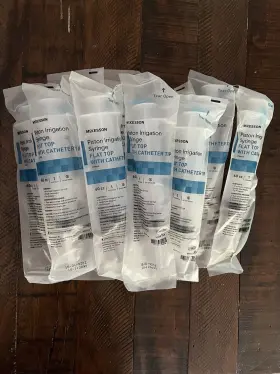 Tip-60cc Mckesson Piston Irrigation Syringe Flat Top With Catheter 25 Pieces