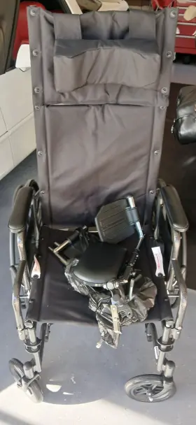 Kr188n21e Medline 193489018946 Reclining Wheelchair With Desk-length Arms Nylon 18 Inch Wide