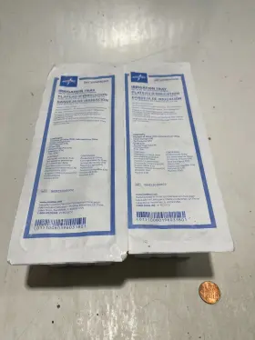 Dynd20302 Medline Lot Of 2 Irrigation Trays With 60 Ml Piston Syr