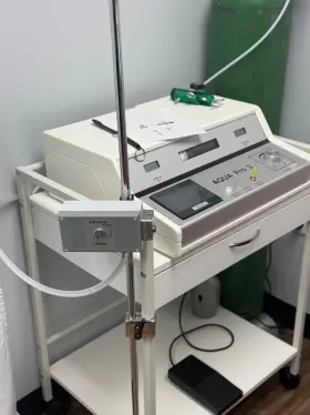1000a0114 Zotzmann & Hese Ozon 2000 / Aquapro 3. Includes Cart With One Drawer And All Accessories